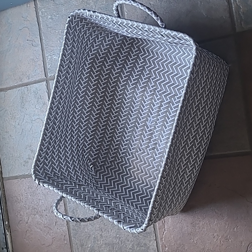 New with tag! Brightroom woven decorative storage basket with handles gray - Picture 2 of 7